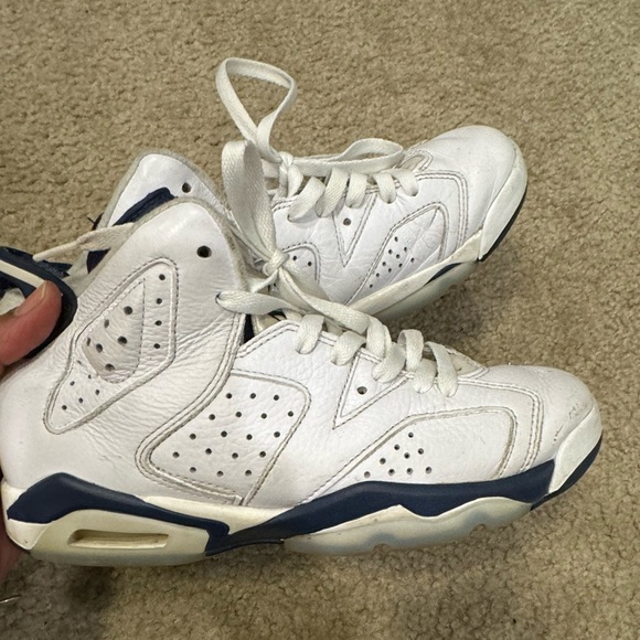 Nike Air Jordan 6 Retro Shoes in White/Midnight Navy - Picture 7 of 10